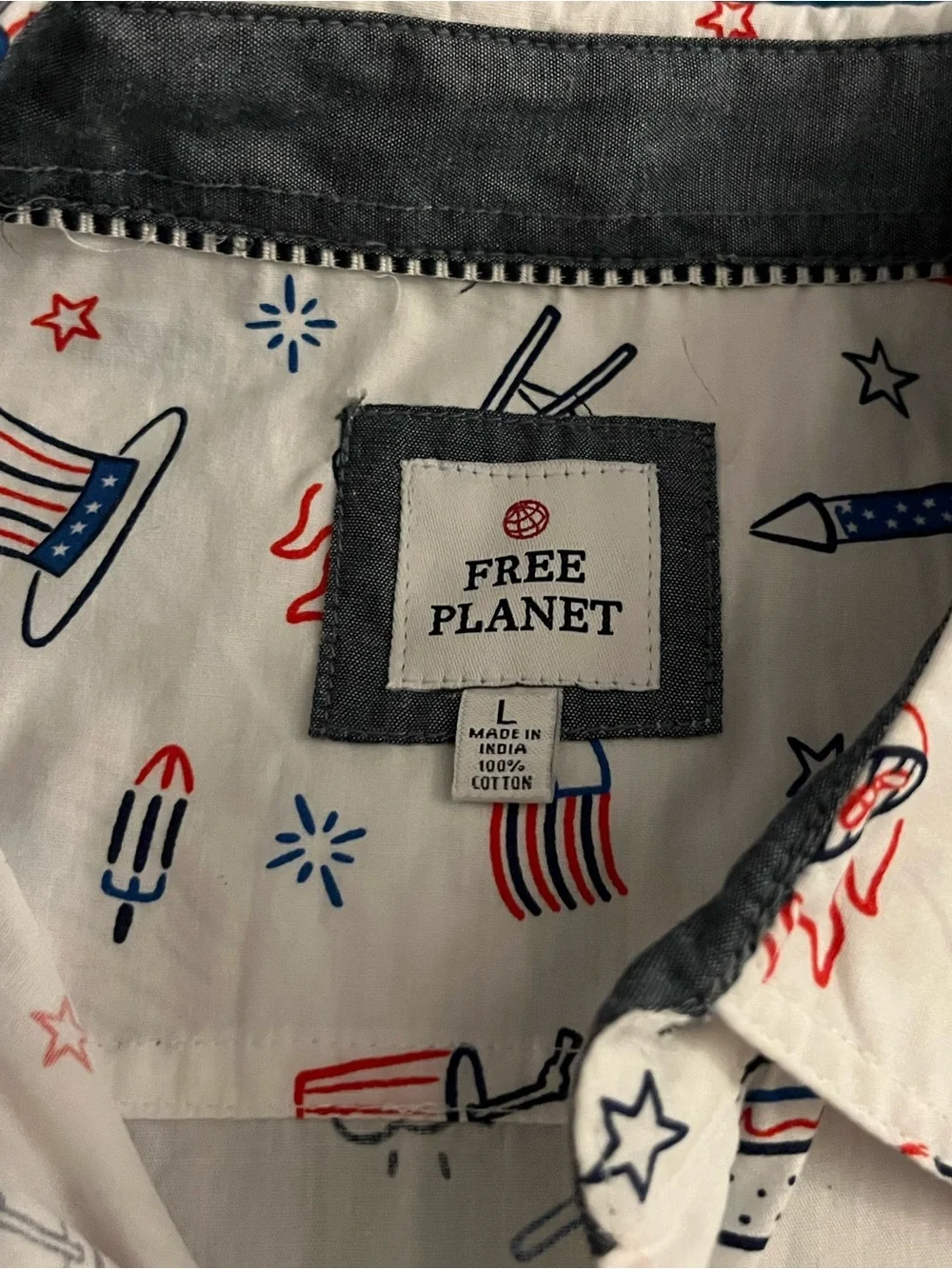 Free Planet Short-Sleeve Button-Down Shirt - White, Red, Blue Mens Size L NWT